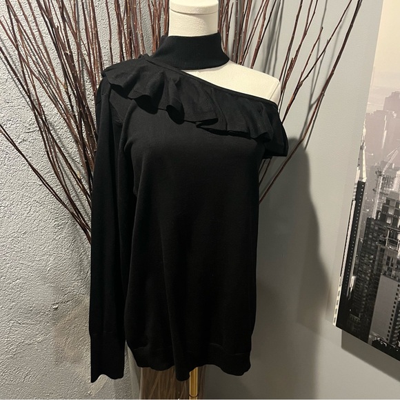 🌺NWT CYRUS RUFFLE NECK BLACK SWEATER SIZE LARGE🌺 - Picture 1 of 6